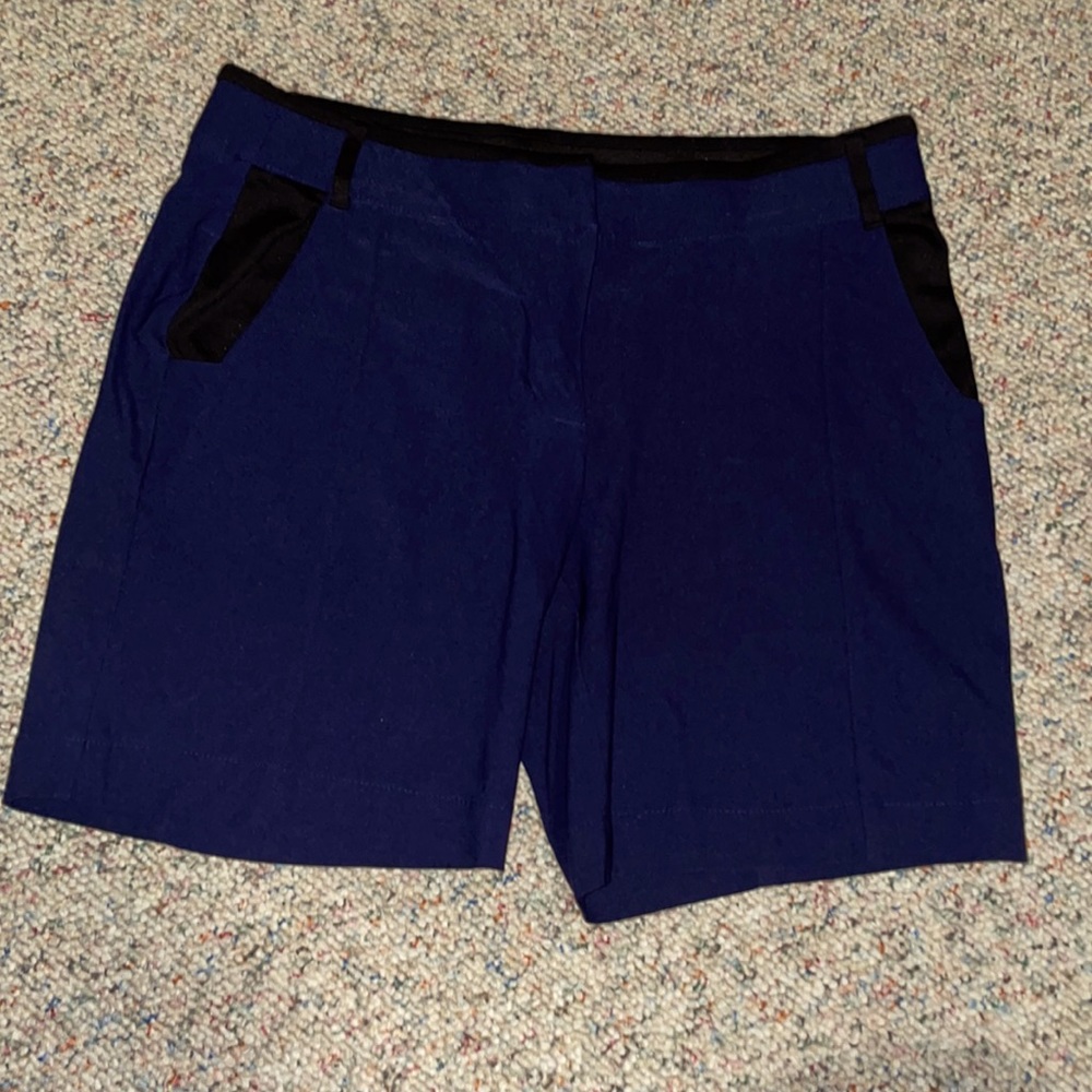 Simply Vera Wang Dress Shorts Medium